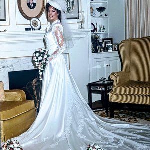 VINTAGE WEDDING GOWN